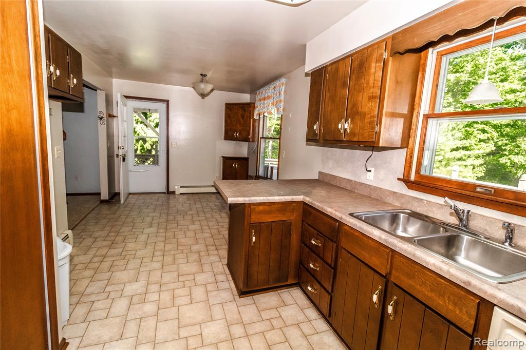 9051 Vienna Road, Otisville, MI 48463 — Photo 5