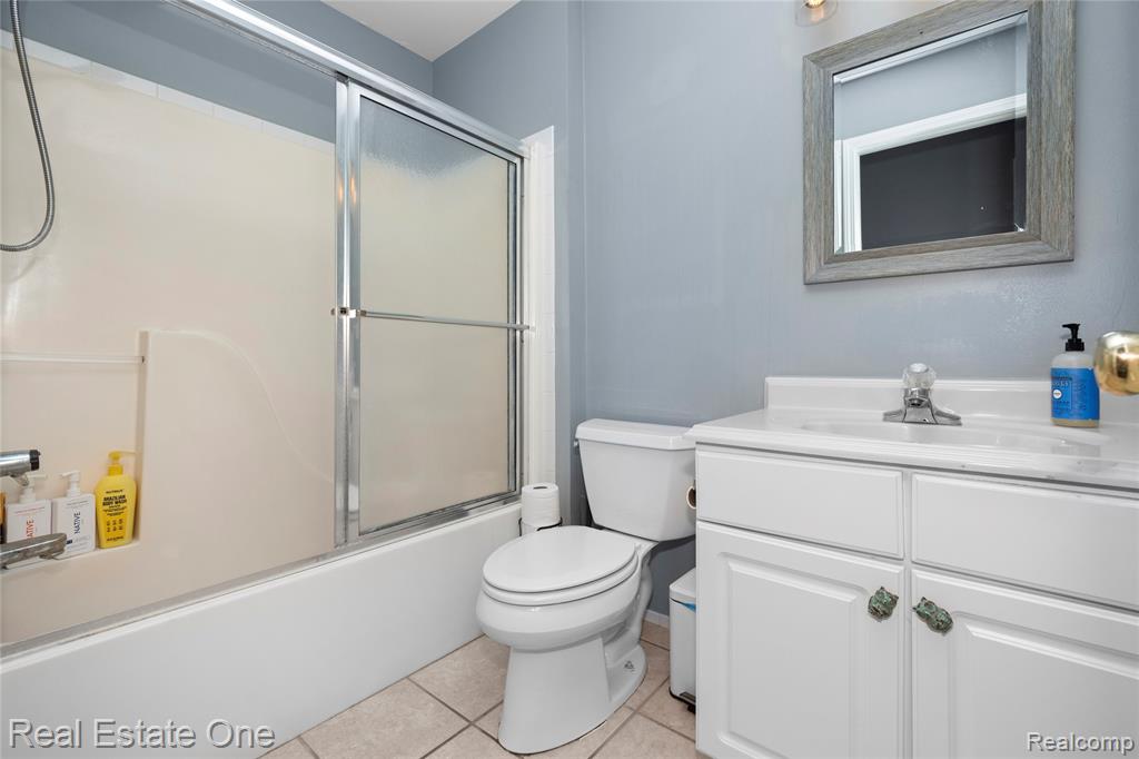 16222 Pine Lake Forest Court, Linden, MI 48451 — Photo 32