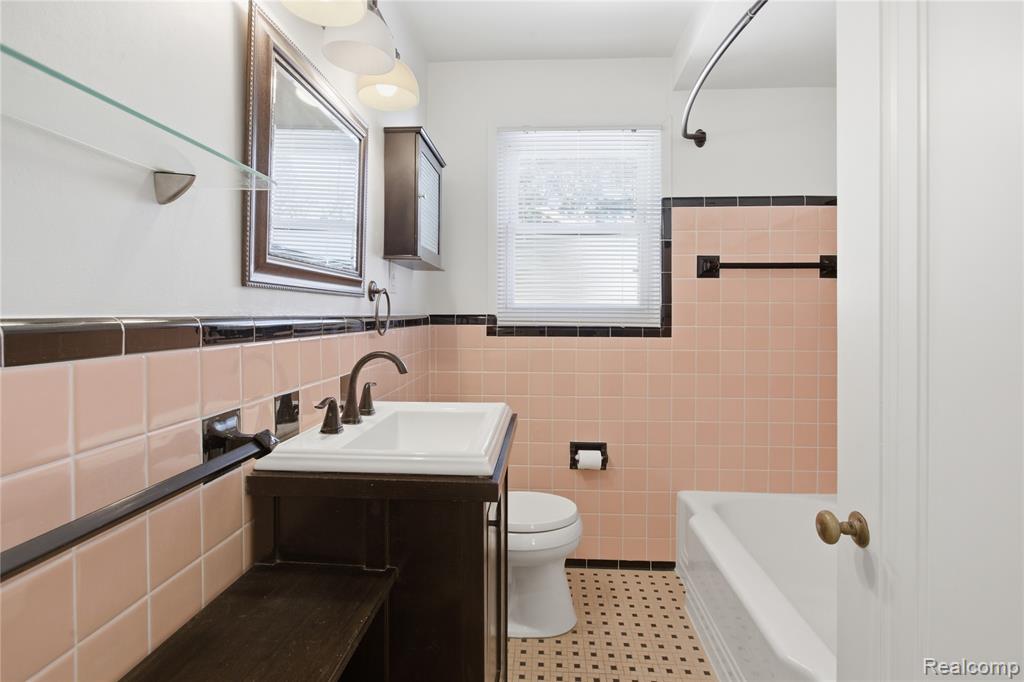 929 Larkmoor Boulevard, Berkley, MI 48072 — Photo 9