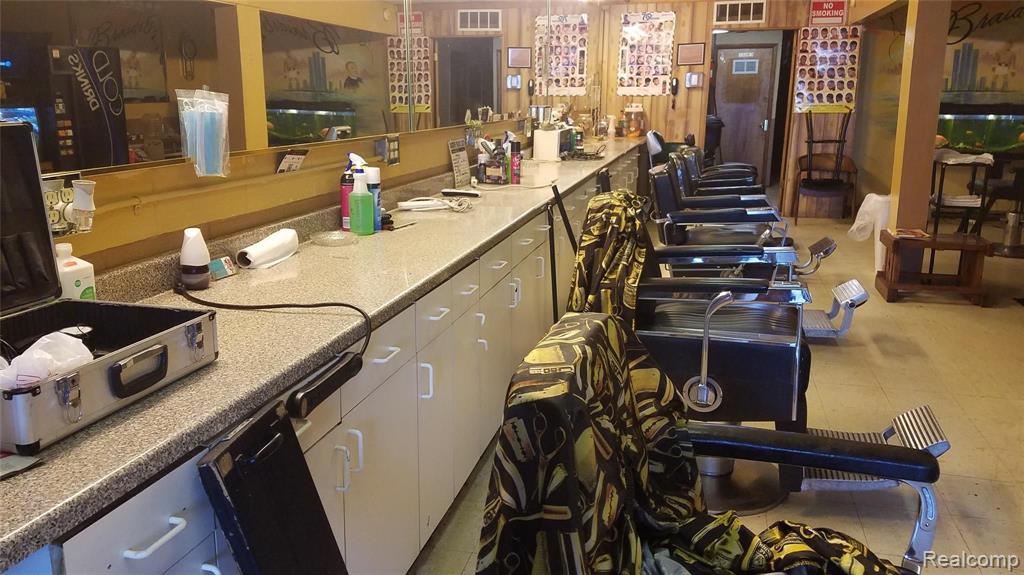 7111 E 7 MILE East Road, Detroit, MI, 48234