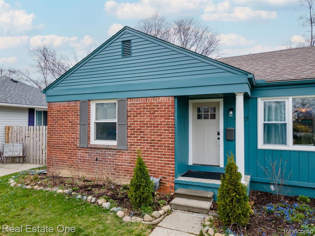 4727 OLIVIA AVENUE, Royal Oak, MI 48073 — Photo 2