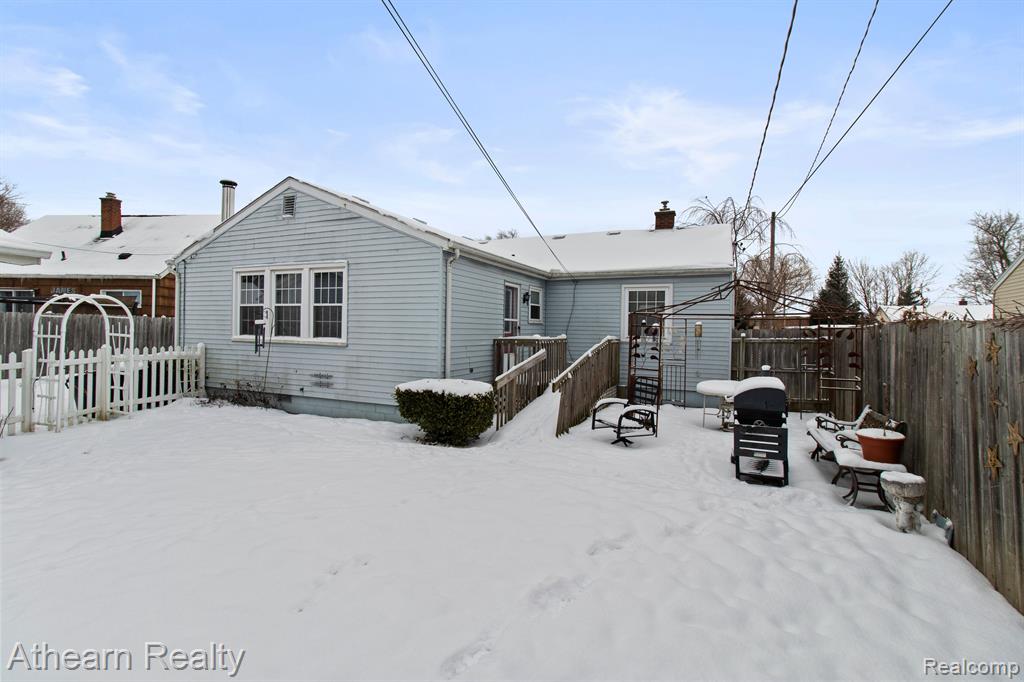 822 SOUTHWOOD Drive, Fenton, MI 48430 — Photo 3