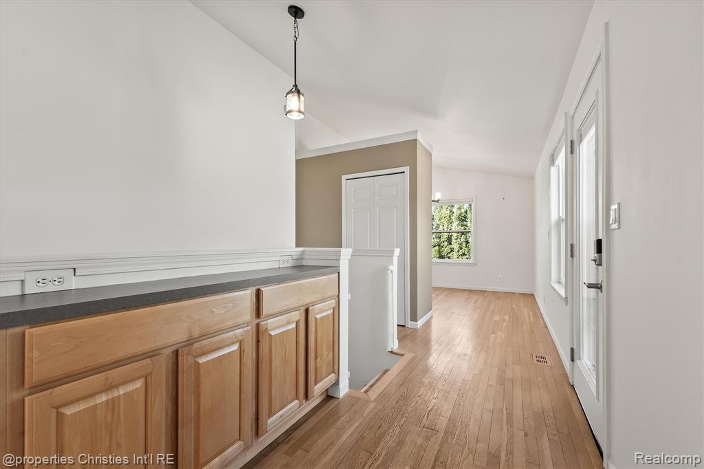 9280 Tanbay Street, Commerce Twp, MI 48382 — Photo 14