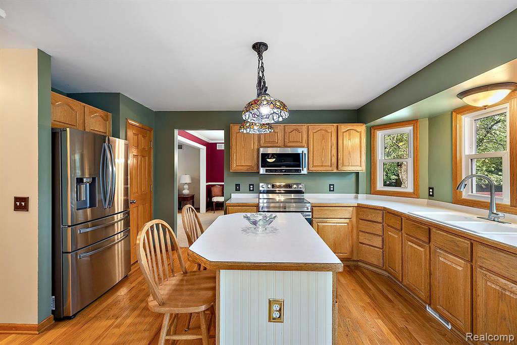 10161 LONGFORD Drive, South Lyon, MI 48178 — Photo 37