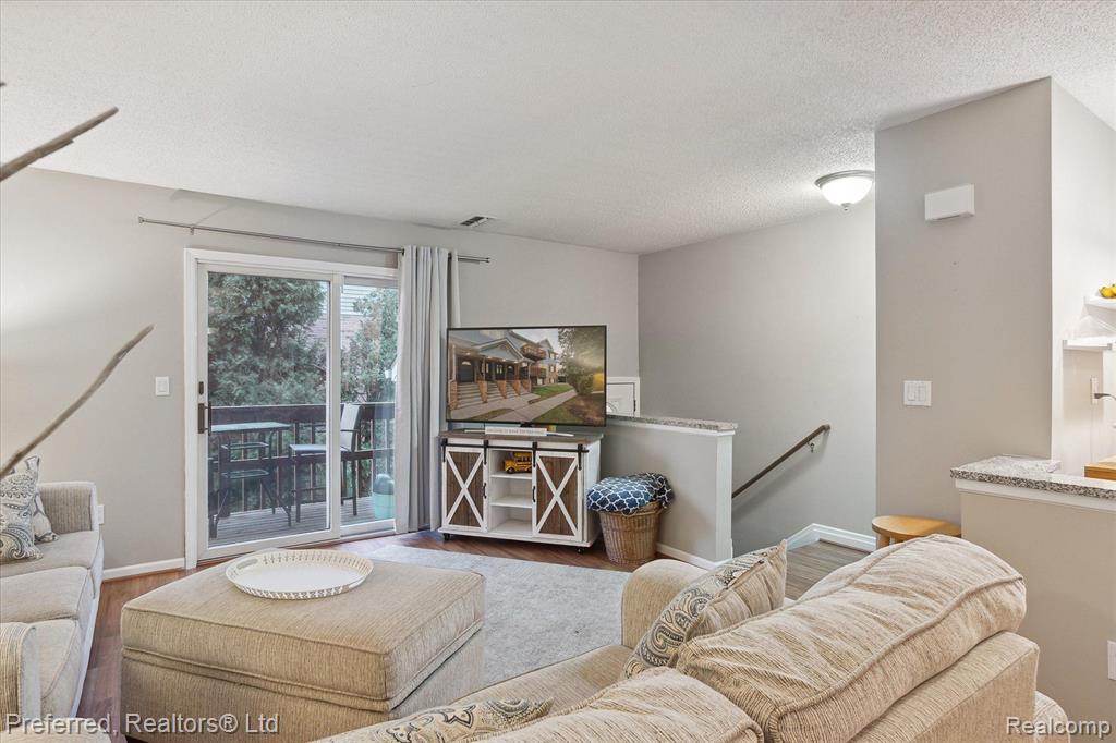 262 PINEWOOD Drive, Plymouth, MI 48170 — Photo 11