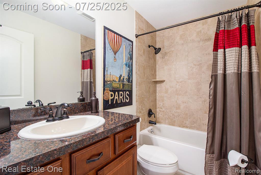 636 Mountain Circle, Rochester Hills, MI 48306 — Photo 12