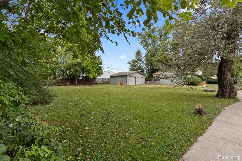 8483 Beatrice, Westland, MI — Photo 15