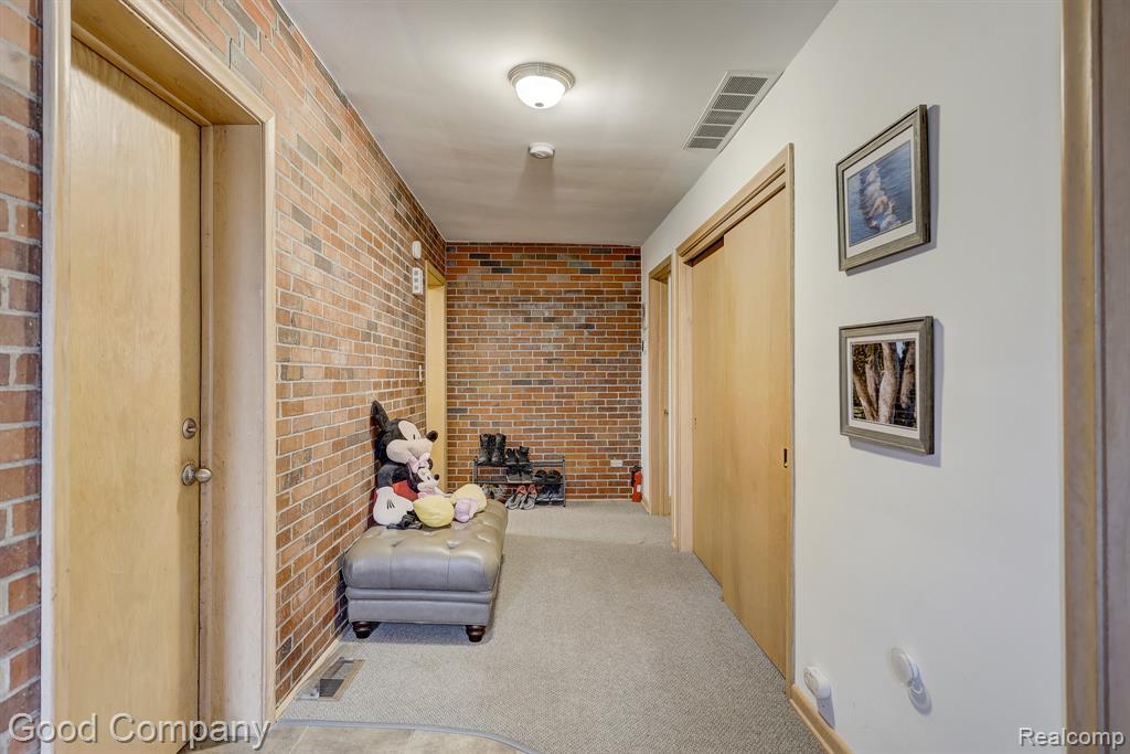 1557 Lochmoor Boulevard, Grosse Pointe Woods, MI 48236 — Photo 41
