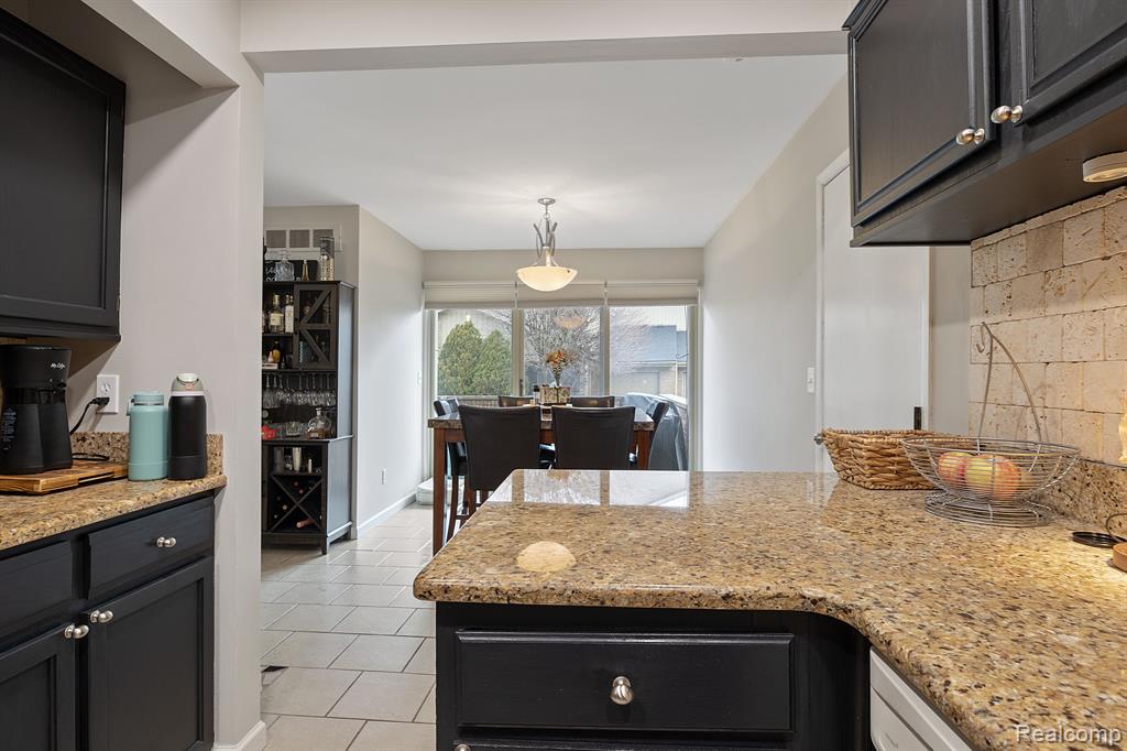1561 S HILL Boulevard, Bloomfield Hills, MI 48304 — Photo 12