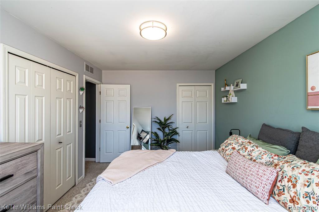 17437 Utica Oaks Lane, Roseville, MI 48066 — Photo 23