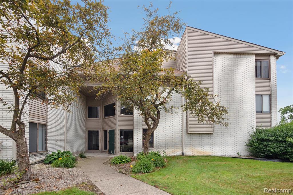 32013 W 12 MILE Road, 306, Farmington Hills, MI 48334 — Photo 32