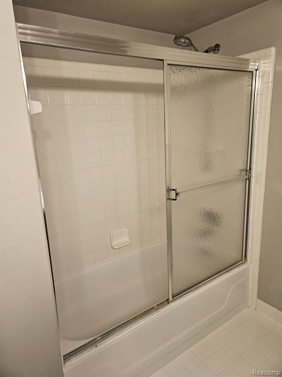 906 WHISPERWOOD Drive, Fenton, MI 48430 — Photo 12