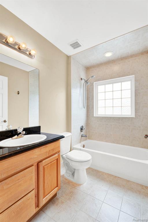5379 Twin Oaks Drive, Sterling Heights, MI 48314 — Photo 31