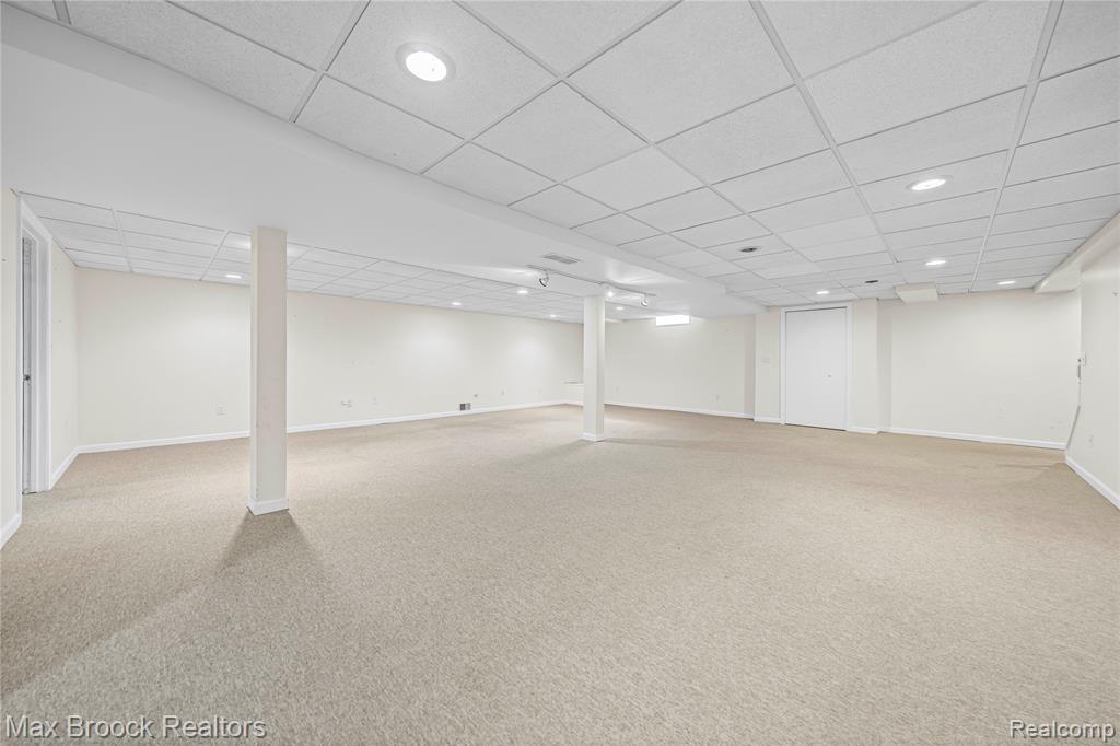 5015 Lake Vista Drive, West Bloomfield, MI 48323 — Photo 40