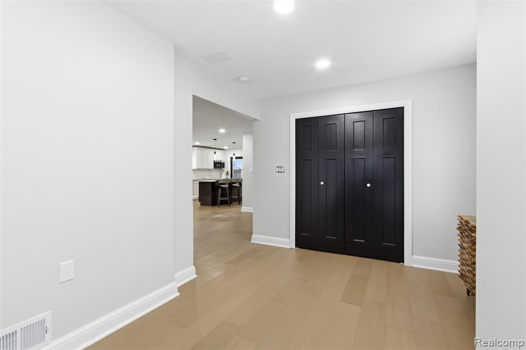 23708 Lexington Avenue, Eastpointe, MI 48021 — Photo 5