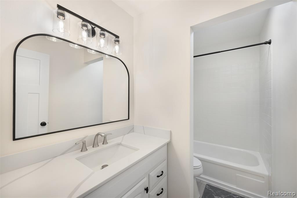 686 Peninsula Court, Ann Arbor, MI 48105 — Photo 27
