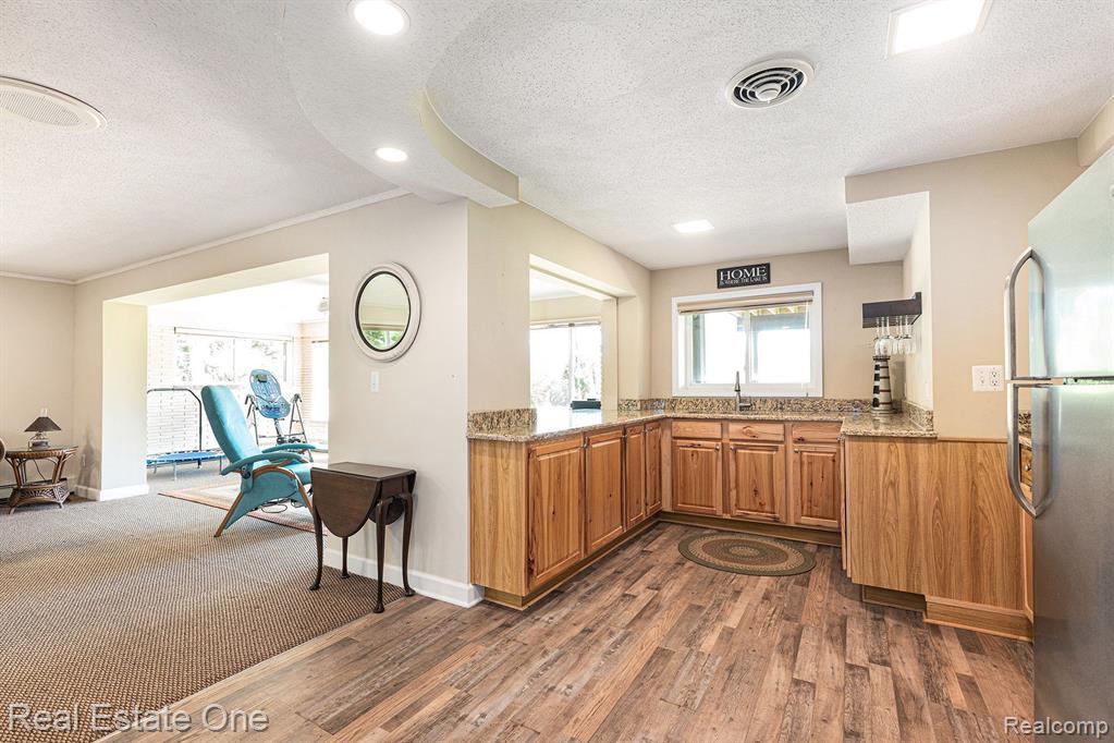 6305 N SHORE Court, West Bloomfield, MI 48324 — Photo 20