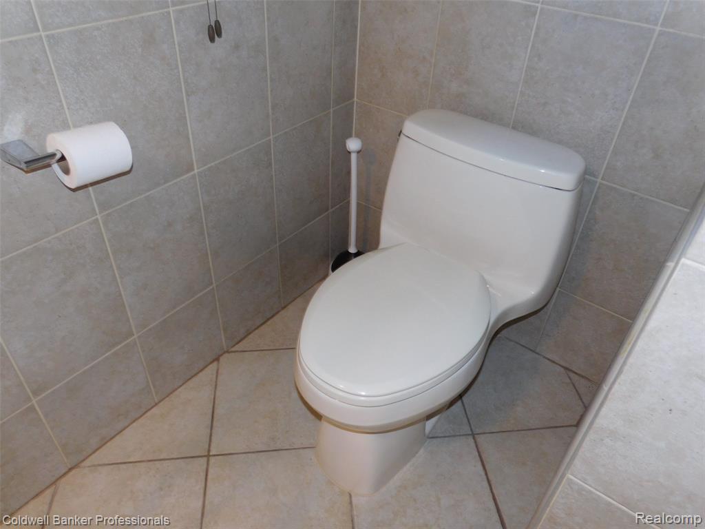 6448 Tutbury, Troy, MI 48098 — Photo 30