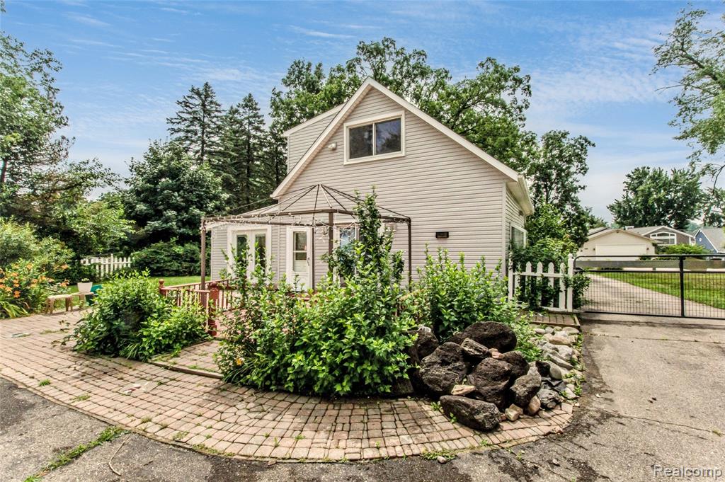 9042 Gale Road, White Lake, MI — Photo 6