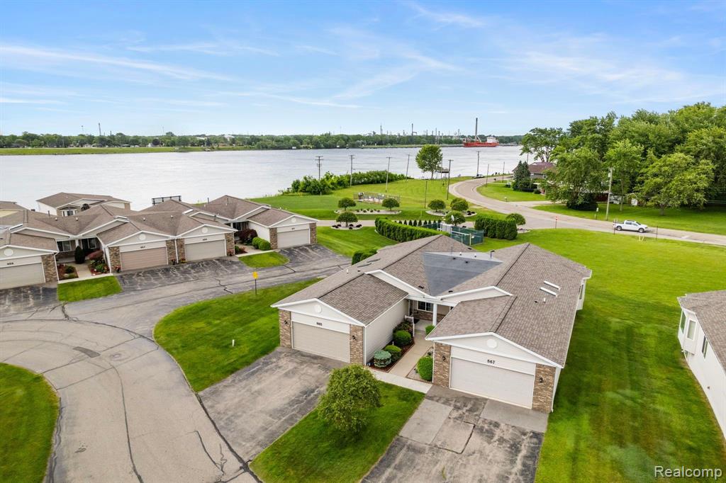 865 CRYSTAL Lane, Marysville, MI 48040 — Photo 4
