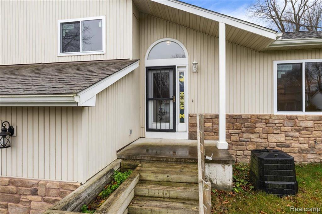 7139 Redmond Street, Waterford, MI 48327 — Photo 5