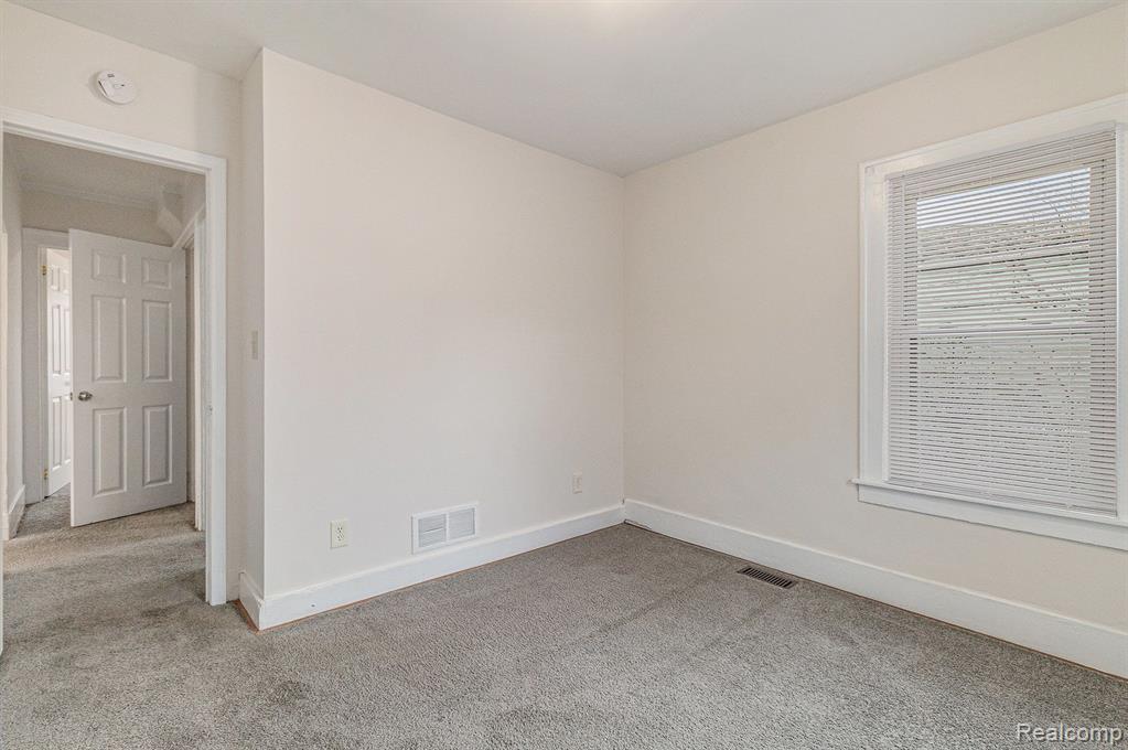 5402 Croissant Street, Dearborn Heights, MI 48125 — Photo 16