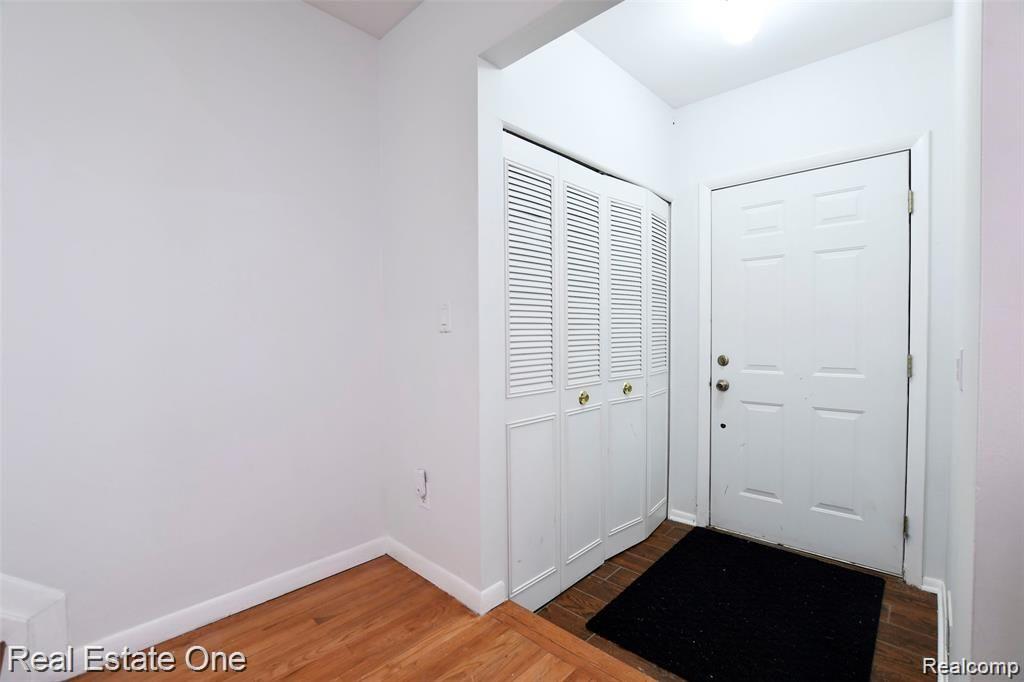 509 FOX HILLS Drive N, Bloomfield Hills, MI 48304 — Photo 4
