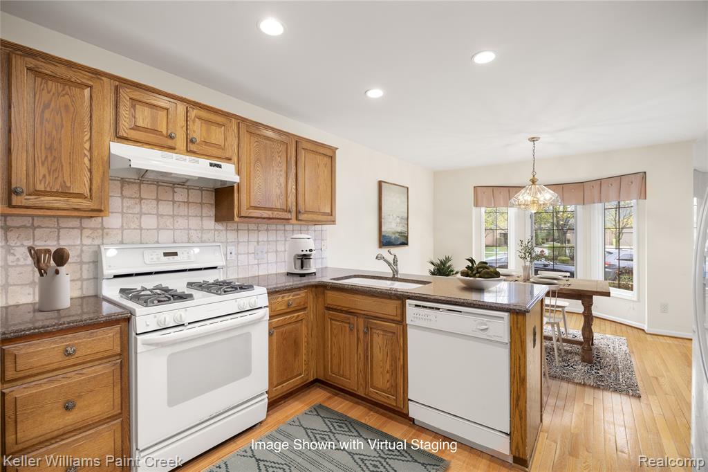 54710 Bellingham Drive, Utica, MI 48316 — Photo 15