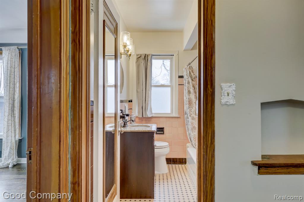 8460 Kenberton Drive, Oak Park, MI 48237 — Photo 22