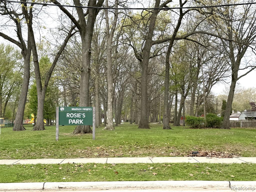 27860 Park Court, Madison Heights, MI 48071 — Photo 33