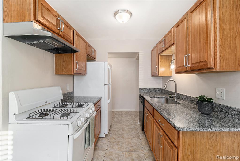 45200 Keding Street, 101, Utica, MI 48317 — Photo 7