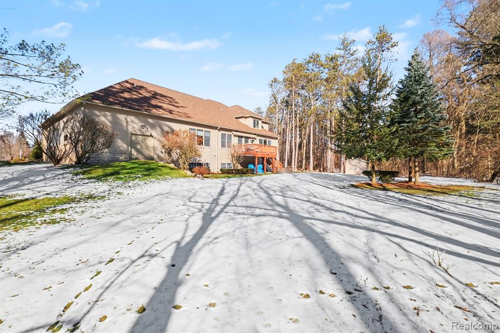 2215 Ridgemoor Court, Burton, MI 48509 — Photo 38