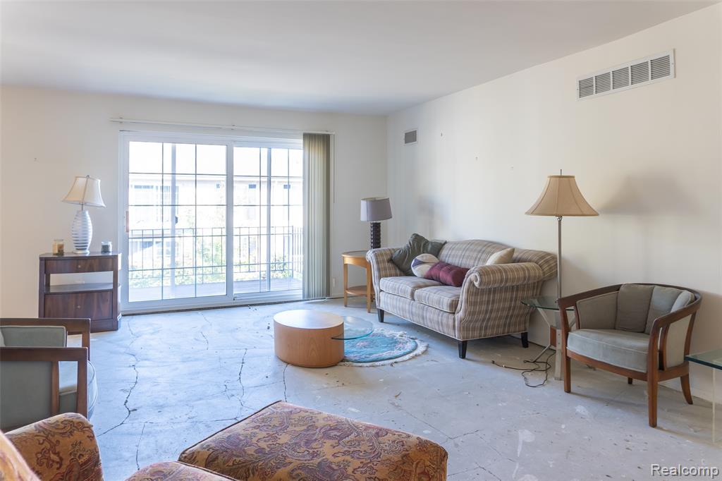 6145 Orchard Lake Road, 204, West Bloomfield, MI — Photo 3