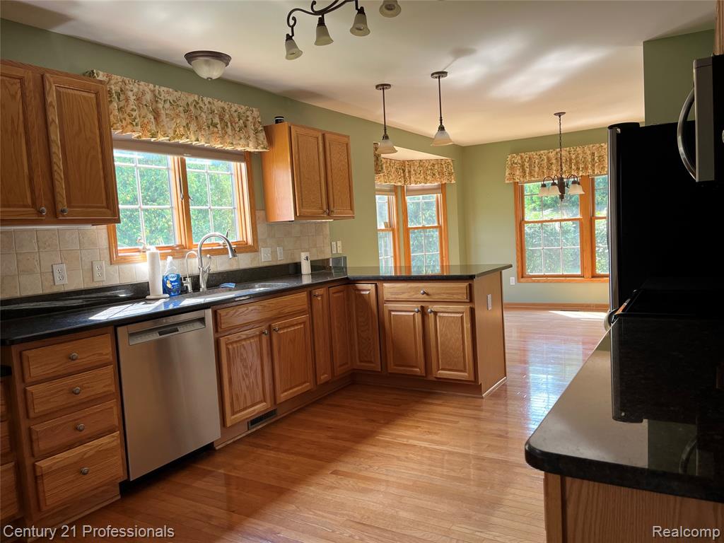 6252 Northridge Hills Drive, 66, Brighton, MI 48116 — Photo 12