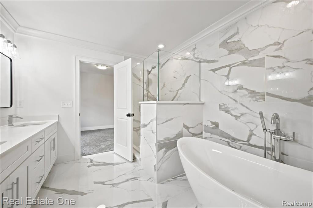 5485 Hammersmith Drive, West Bloomfield, MI — Photo 32