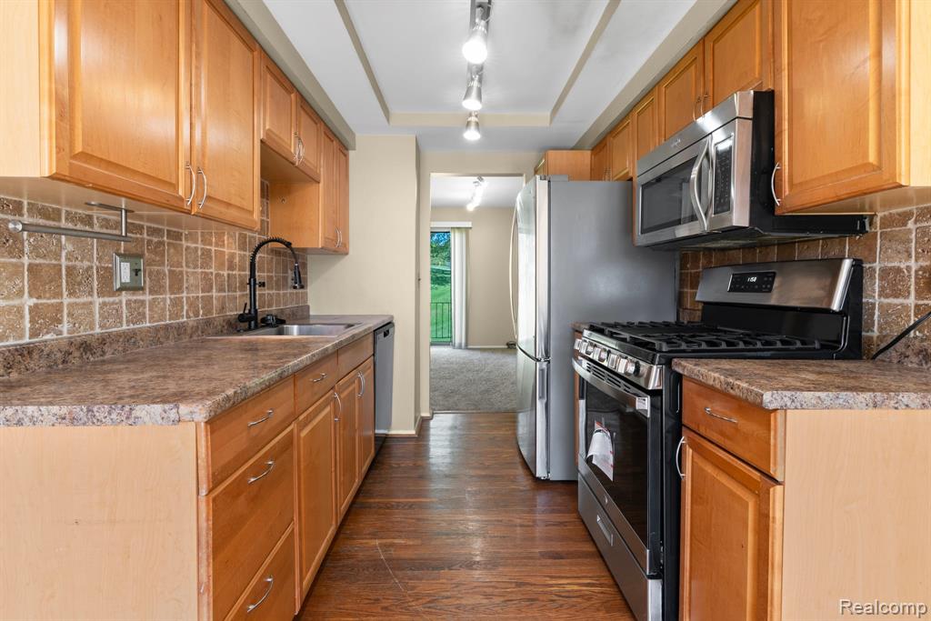 794 Oak Brook Ridge Drive, Rochester Hills, MI 48307 — Photo 7