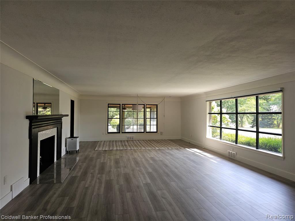 58540 Grand River Avenue, New Hudson, MI 48165 — Photo 11