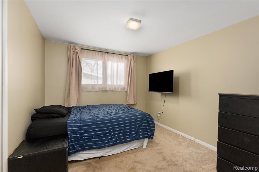 25376 Lyncastle Street, Farmington, MI, 48336