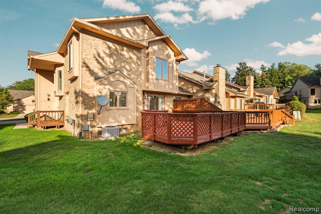 35375 Blue Spruce Drive, Farmington Hills, MI 48335 — Photo 45