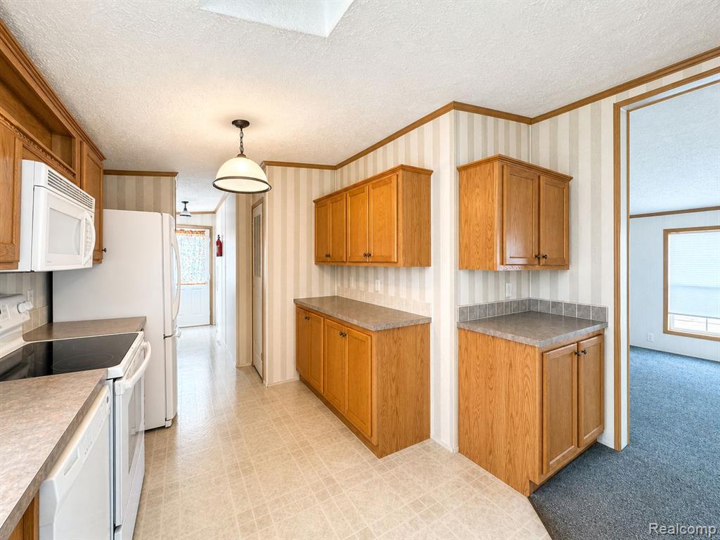 29258 Hidden River Drive, Gibraltar, MI — Photo 9