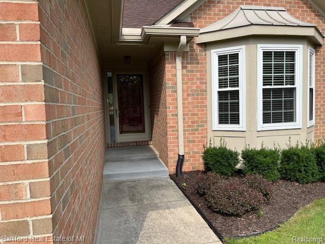 395 WOODVALE Drive, Walled Lake, MI 48390 — Photo 2