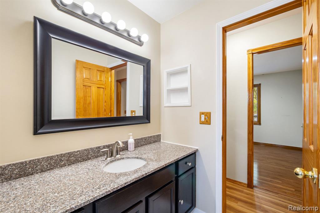 4535 Central Avenue, Clarkston, MI — Photo 28