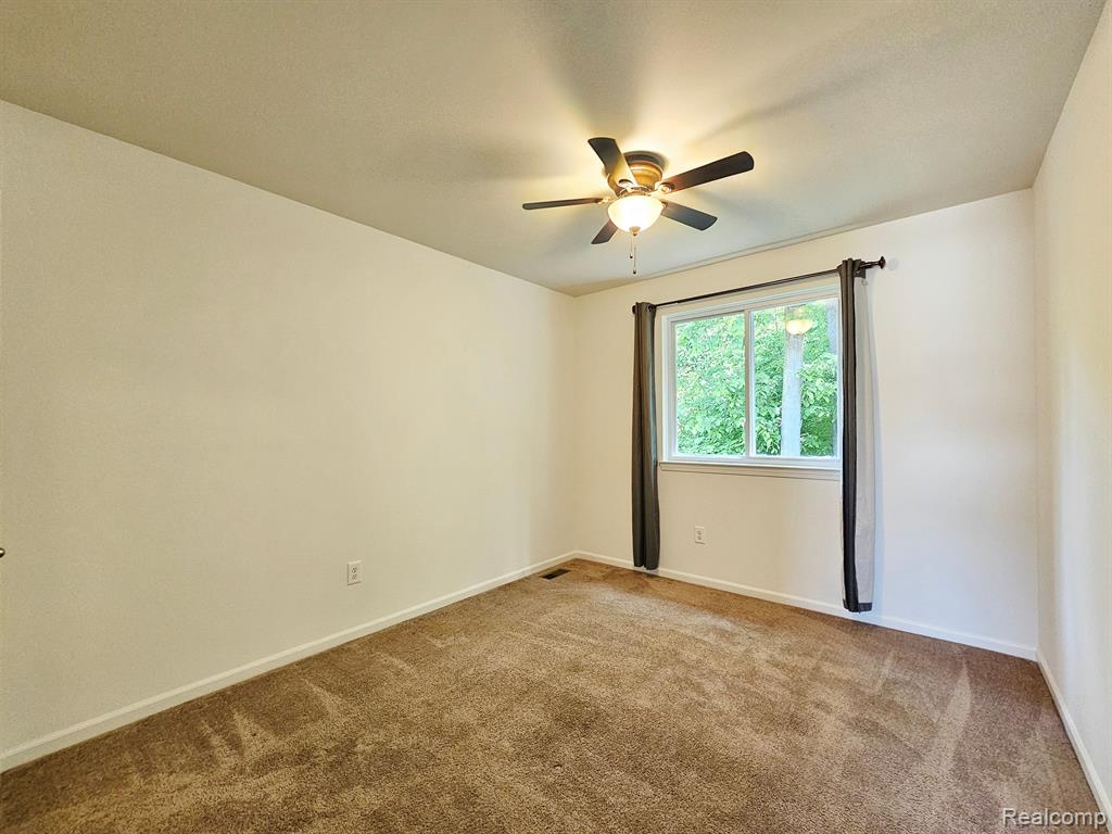 13401 STAMFORD Road, Belleville, MI 48111 — Photo 28