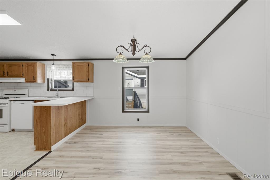 271 Lovell Court, Flushing, MI 48433 — Photo 10