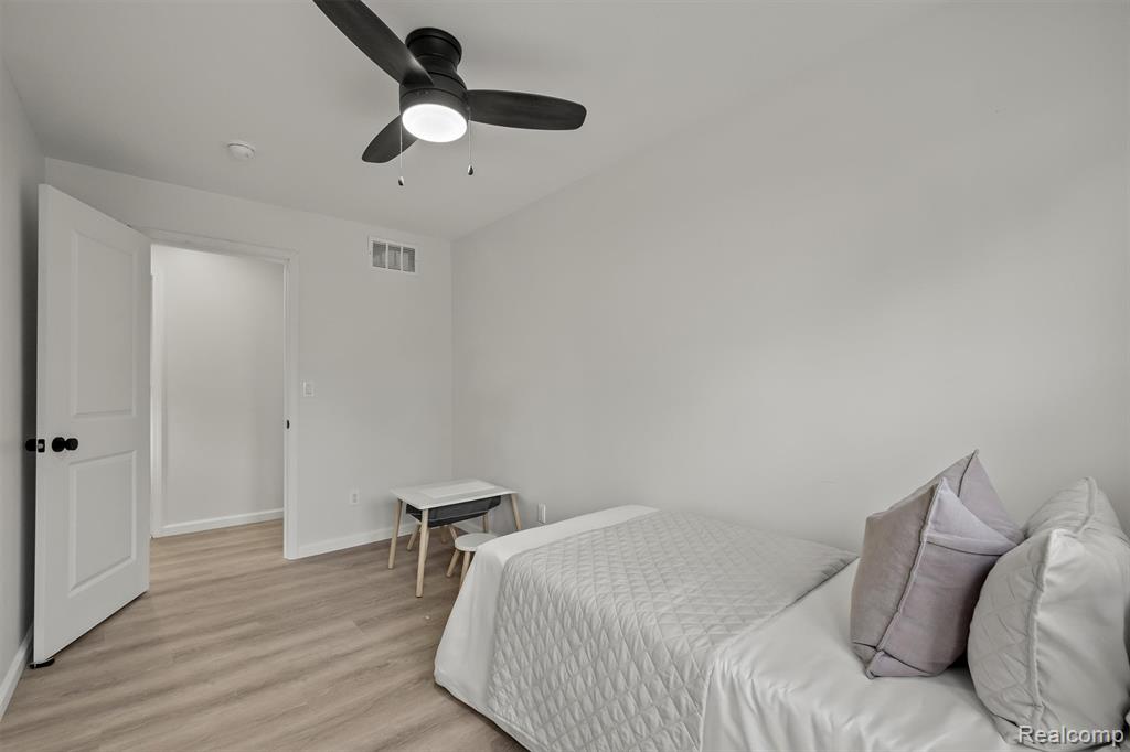 716 Hawthorn Avenue, Royal Oak, MI 48067 — Photo 15