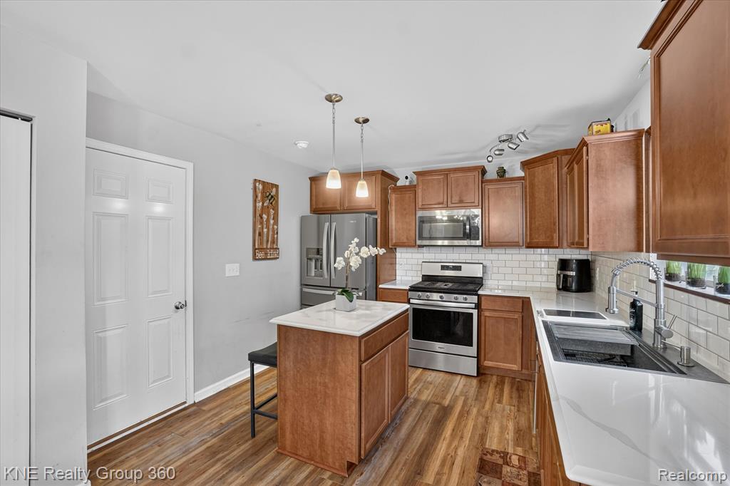 7067 Glenmeadow Court, Grand Blanc, MI 48439 — Photo 18