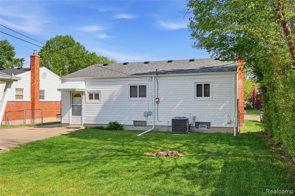 348 Sonia Avenue, Madison Heights, MI 48071 — Photo 28
