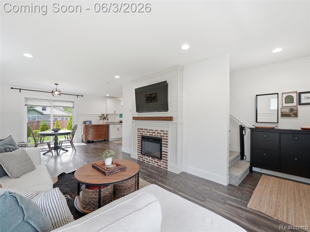 70 W Shevlin Avenue, Hazel Park, MI 48030 — Photo 5