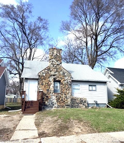 671 E Mansfield Avenue, Pontiac, MI 48340 — front exterior