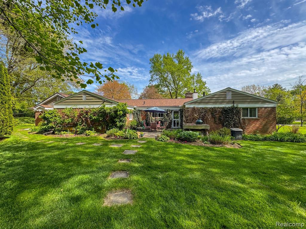 4540 BURNLEY Drive, Bloomfield Hills, MI 48304 — Photo 26